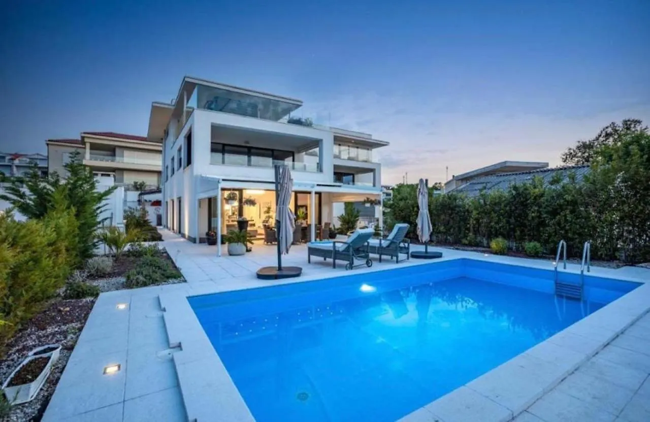 Villa Bella With Pool マリンスカ 0*,