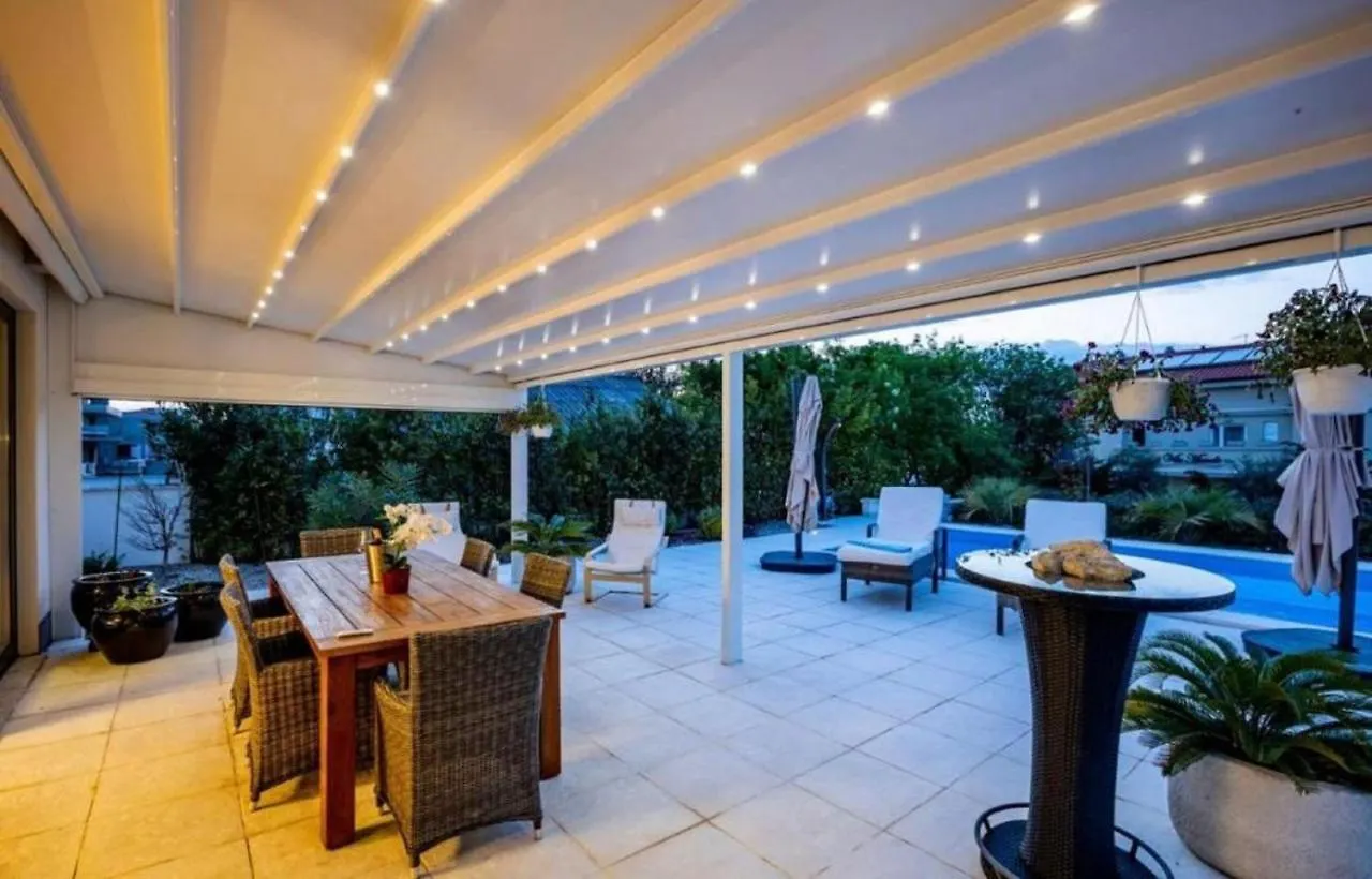 Villa Bella With Pool 말린스카 아파트